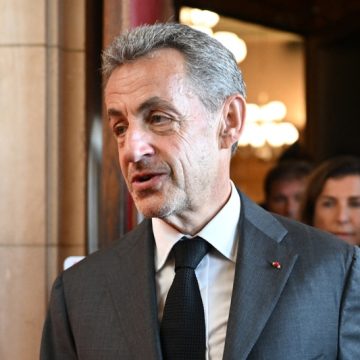 Franse oud-president Nicolas Sarkozy veroordeeld tot drie jaar celstraf
