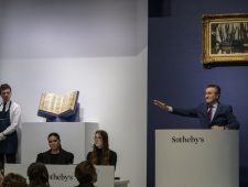 Oudste joodse bijbel ooit voor ruim 35 miljoen euro verkocht