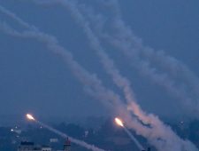 Zeker 21 doden door aanhoudende raketaanvallen Israël