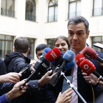 Spaanse lokalen verkiezingen lopen uit op ‘debacle’ voor links en premier Sánchez