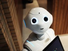 Moeten AI-chatbots dezelfde rechten krijgen als mensen?