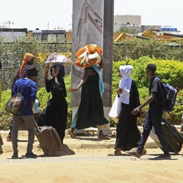 Gevlucht uit Khartoem. ‘Vier soldaten richtten hun wapens op ons’
