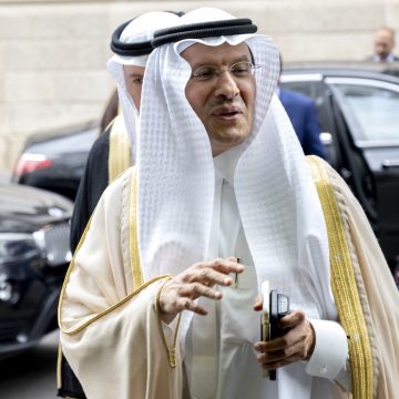 Saoedi-Arabië verlaagt olieproductie opnieuw om prijs te stuwen