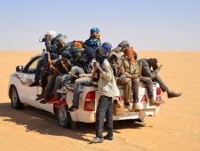 Lichamen in de woestijn: in Niger zijn de gevolgen van Europees grensbeleid pijnlijk zichtbaar