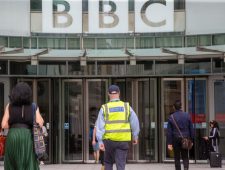 BBC geschokt door vertrek van twee prominente medewerkers