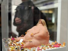 In de beeldende kunst is Barbie minder perfect