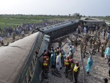 Ten minste 34 doden bij treinongeluk in Pakistan