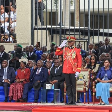 Generaal in Gabon beëdigd als president na staatsgreep