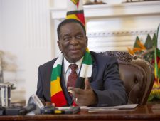President Zimbabwe benoemt zijn zoon tot onderminister