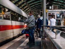 Minder spoor en meer snelwegen in Europa ondanks klimaatdoelen