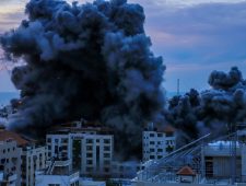 Israël voert bombardementen op Gaza op terwijl dodental stijgt