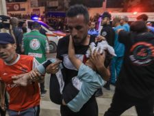 ‘Minstens 500 doden bij luchtaanval op ziekenhuis in Gaza-stad’