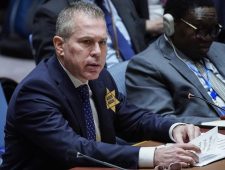 Kritiek op ambassadeur Israël bij de VN na dragen gele Davidster