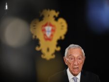 President Portugal schrijft vervroegde verkiezingen uit na ontslag premier