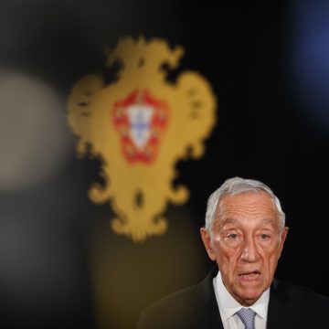 President Portugal schrijft vervroegde verkiezingen uit na ontslag premier