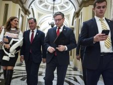 Mike Johnson en andere Republikeinen breken met Trump in zaak-Epstein