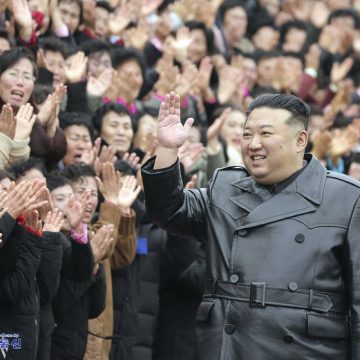 Kim Jong-un roept wapenindustrie op zich voor te bereiden op oorlog