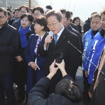 Oppositieleider Zuid-Korea Lee Jae-myung is neergestoken
