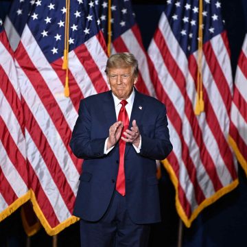 Trump matigt toon over Groenland en draait importheffingen terug