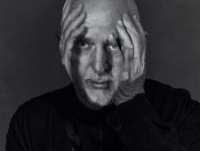 Peter Gabriel is op nieuwe plaat trouw aan zichzelf