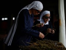 Deze Mexicaanse ‘nonnen’ willen wiet uit de taboesfeer halen