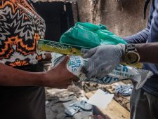 Oeganda: voormalig sekswerker helpt vrouwen met hiv in sloppenwijk van Kampala