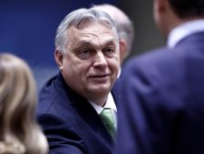 Orbán feliciteert Poetin als enige Europese leider met herverkiezing