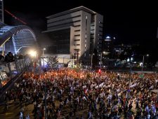 Enorme demonstratie in Tel Aviv tegen Israëlische regering