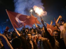 Grote nederlaag partij Erdogan bij lokale verkiezingen in Turkije