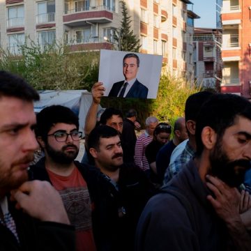 Na protesten mag pro-Koerdische kandidaat toch burgemeester in Turkije worden