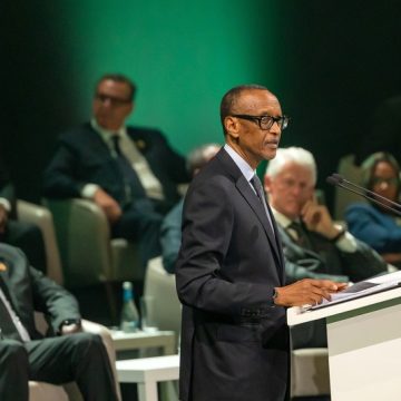 President Rwanda wijst naar westerse wereld bij herdenking genocide