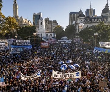 Honderdduizenden Argentijnen protesteren tegen bezuinigingen