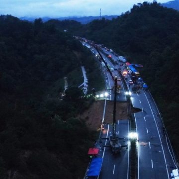 Tientallen doden na instorten snelweg in zuiden China