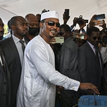 Tsjaad: juntaleider Mahamat Déby tot president gekozen