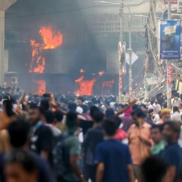 Bangladesh: hevige rellen na de dood van een leider van de studentenprotesten