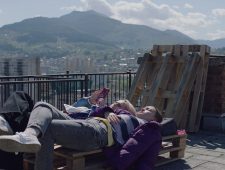 <em>Excursion</em> verkent hoe het is om nu op te groeien