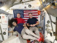 NASA-astronauten keren terug na negen maanden in de ruimte