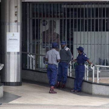 Zimbabwe: demonstraties tegen de regering lopen uit op rellen