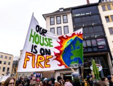 ICJ stelt vervuilende staten wettelijk aansprakelijk voor klimaatopwarming