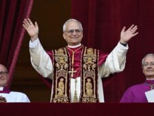 Paus Leo XIV beëindigt staatsbezoek aan Libanon