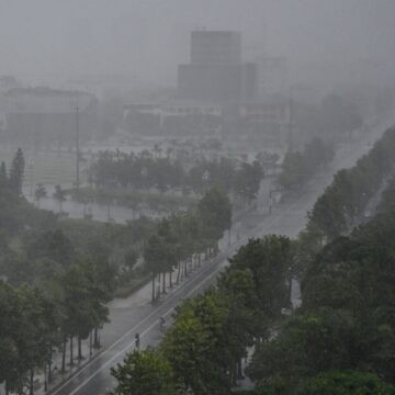 Vietnam: tyfoon Kajiki komt aan land en eist één dode en acht gewonden