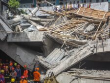 School in Indonesië stort in: één dode en tientallen gewonden