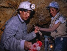 De Zwitserse grondstoffenbazen achter Trumps diepzeemijnbouw