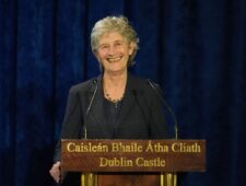 Ierland: linkse kandidaat Catherine Connolly verkozen tot president