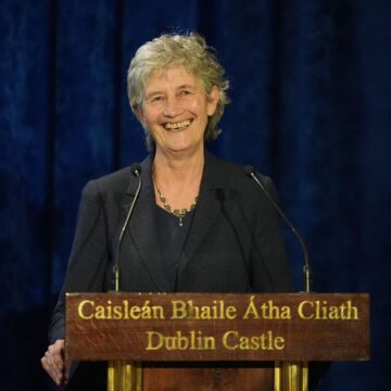 Ierland: linkse kandidaat Catherine Connolly verkozen tot president