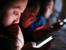 Wat de oorzaak is van het mondiale populisme? Onze schermtijd natuurlijk