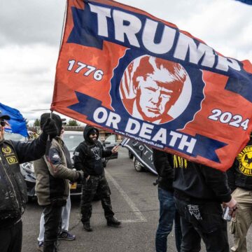 Trump roept op tot doodstraf voor Democraten die zijn gezag ondermijnen