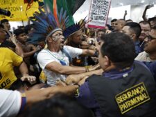 COP30: inheemse demonstranten raken slaags met de veiligheidsdiensten