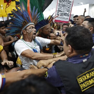 COP30: inheemse demonstranten raken slaags met de veiligheidsdiensten