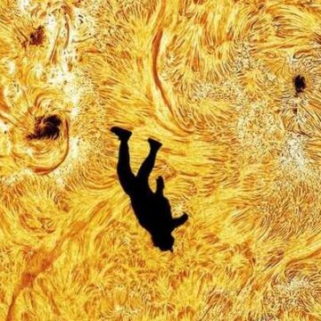 Skydiver en astrofotograaf beelden samen de val van Icarus uit